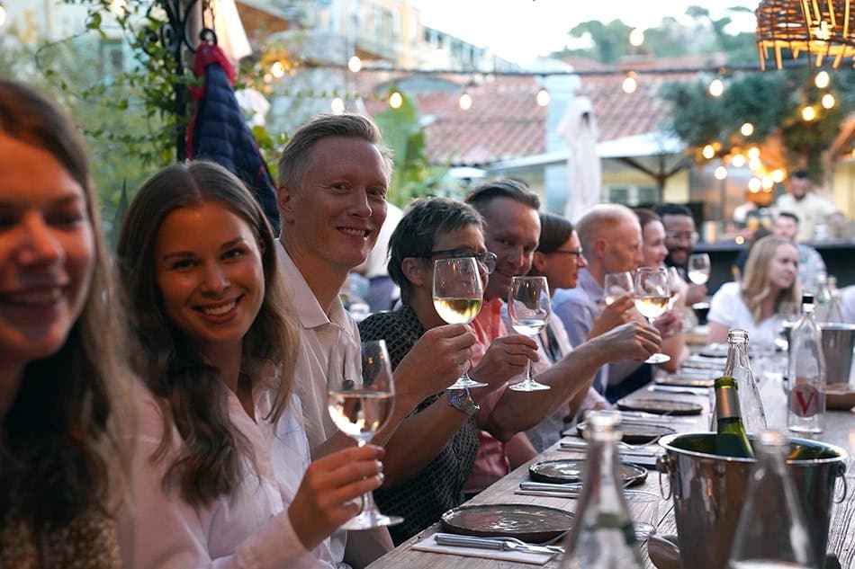 Arex Advisor team members celebrating together, embodying a company of 40 professionals in regulatory affairs, quality assurance, pharmacovigilance, and market access. Dedicated to ensuring a rewarding experience for all involved.