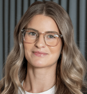 Portrait photo of Alicia Blåder Arex Advisor